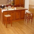 Кладут ли ламинат, паркет на кухне и в прихожей или стоит ограничиться плиткой? Кладут ли ламинат, паркет на кухне и в прихожей или стоит ограничиться плиткой?